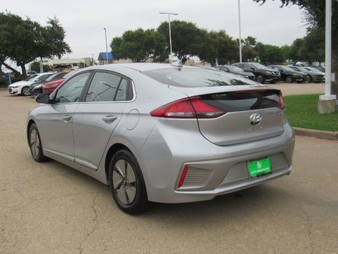 Used 2022 Hyundai Ioniq SE image 11