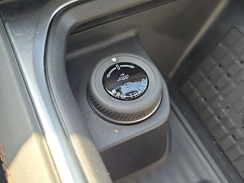 New 2025 Ford Expedition Active image 37