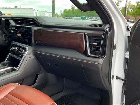 Used 2024 GMC Sierra 2500 Denali Ultimate AWD/4WD image 15