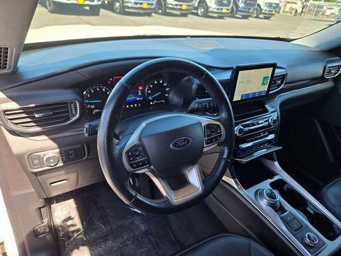 Used 2022 Ford Explorer Limited w/ Equipment Group 301A AWD/4WD image 6