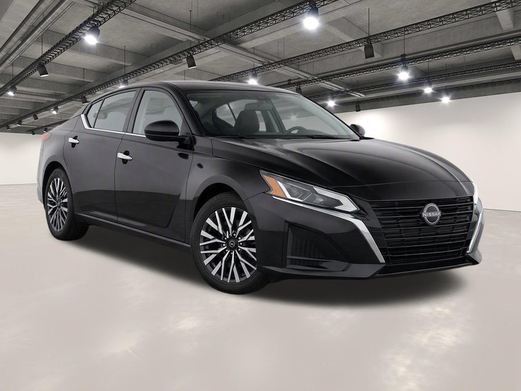 Used 2025 Nissan Altima 2.5 SV FWD image 2