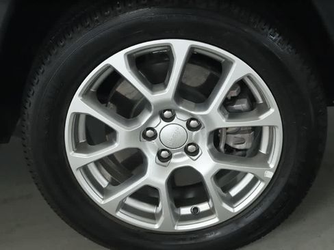 Used 2024 Jeep Compass Latitude AWD/4WD image 10