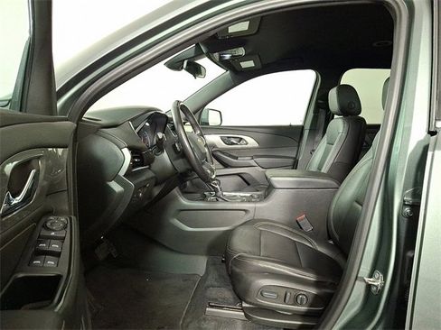 Used 2022 Chevrolet Traverse LT image 14