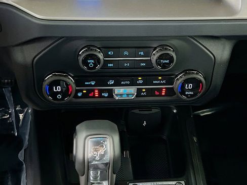 New 2025 Ford Bronco Outer Banks image 9