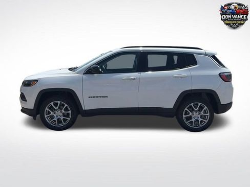 Used 2022 Jeep Compass Latitude AWD/4WD image 3