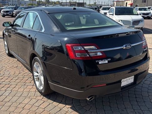 Used 2016 Ford Taurus SE image 7