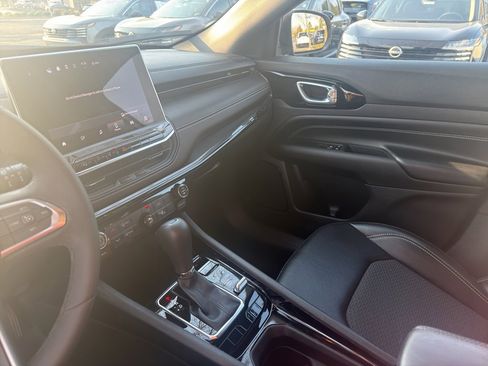 Used 2023 Jeep Compass Altitude image 23