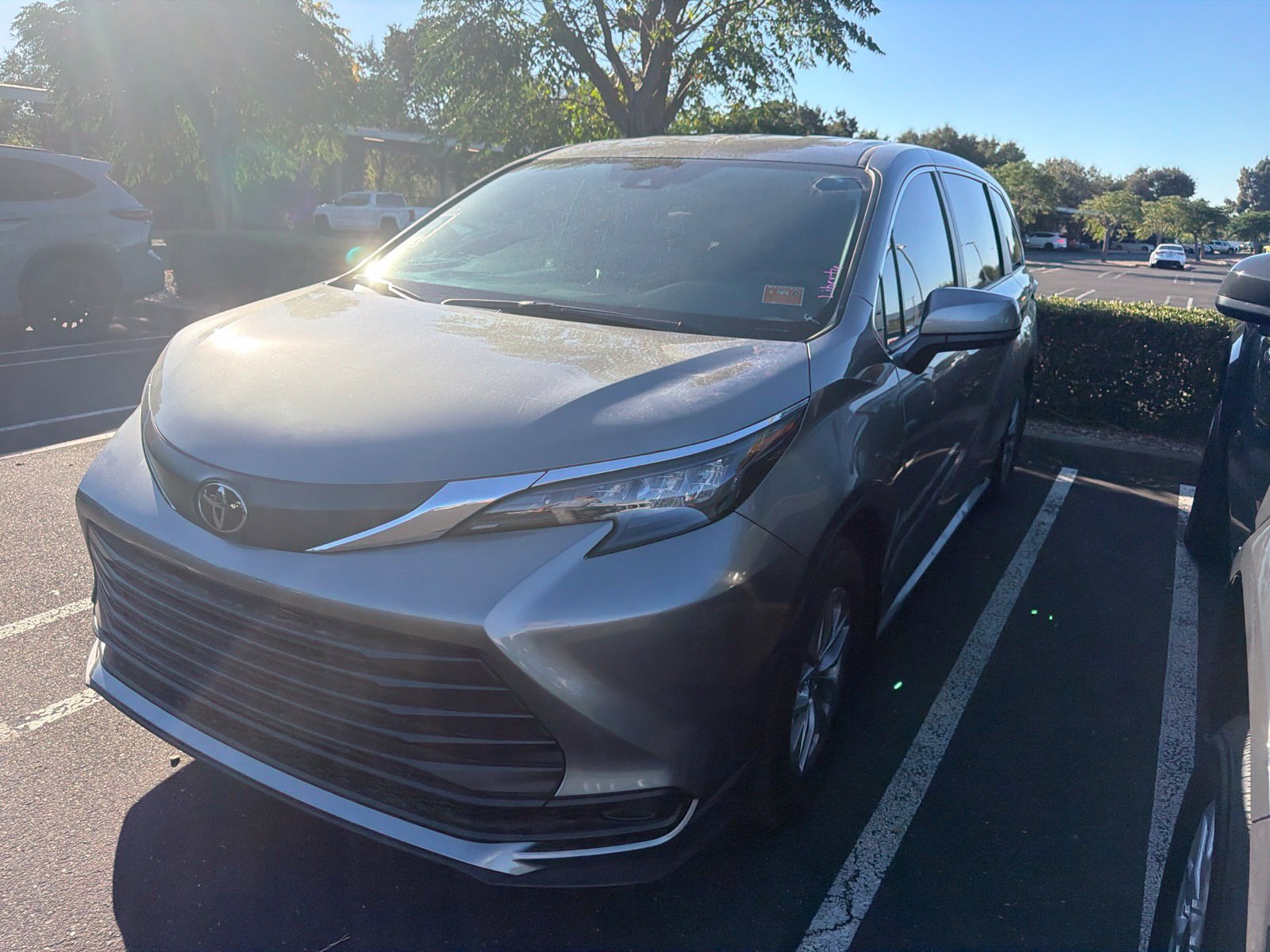 Used 2026 Toyota Sienna LE AWD/4WD image 4