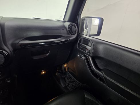 Used 2017 Jeep Wrangler Unlimited Sahara AWD/4WD image 23