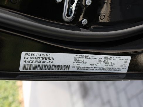 Used 2023 Jeep Wagoneer 4WD image 46