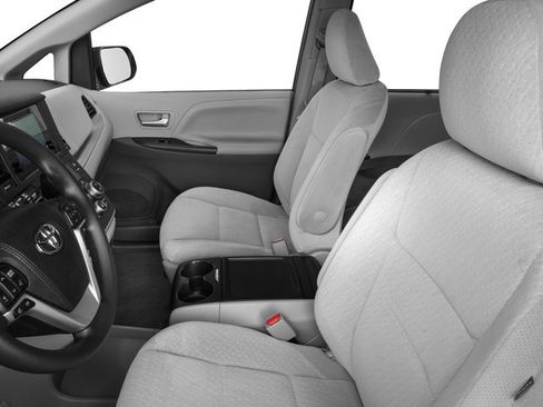 Used 2017 Toyota Sienna LE FWD image 9