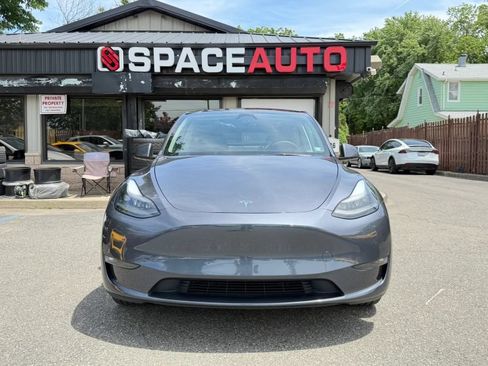 Used 2023 Tesla Model Y 2WD image 2