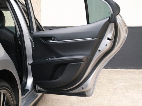 Used 2020 Toyota Camry XSE image 27