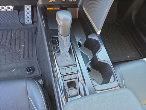 Used 2025 Toyota Camry SE image 27