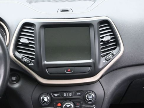 Used 2017 Jeep Cherokee Limited image 26