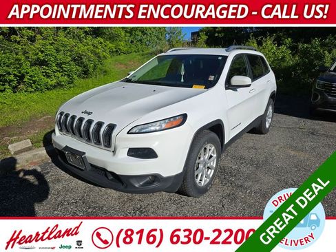Used 2018 Jeep Cherokee Latitude Plus w/ Cold Weather Group AWD/4WD image 1