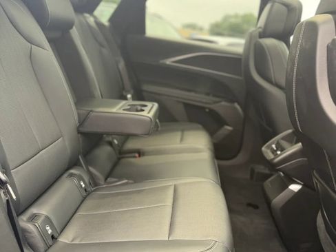 Used 2024 Cadillac Lyriq Luxury AWD/4WD image 19