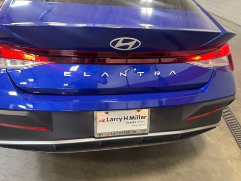 Used 2024 Hyundai Elantra SEL FWD image 25