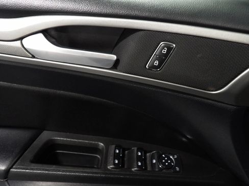 Used 2020 Ford Fusion SE FWD image 5
