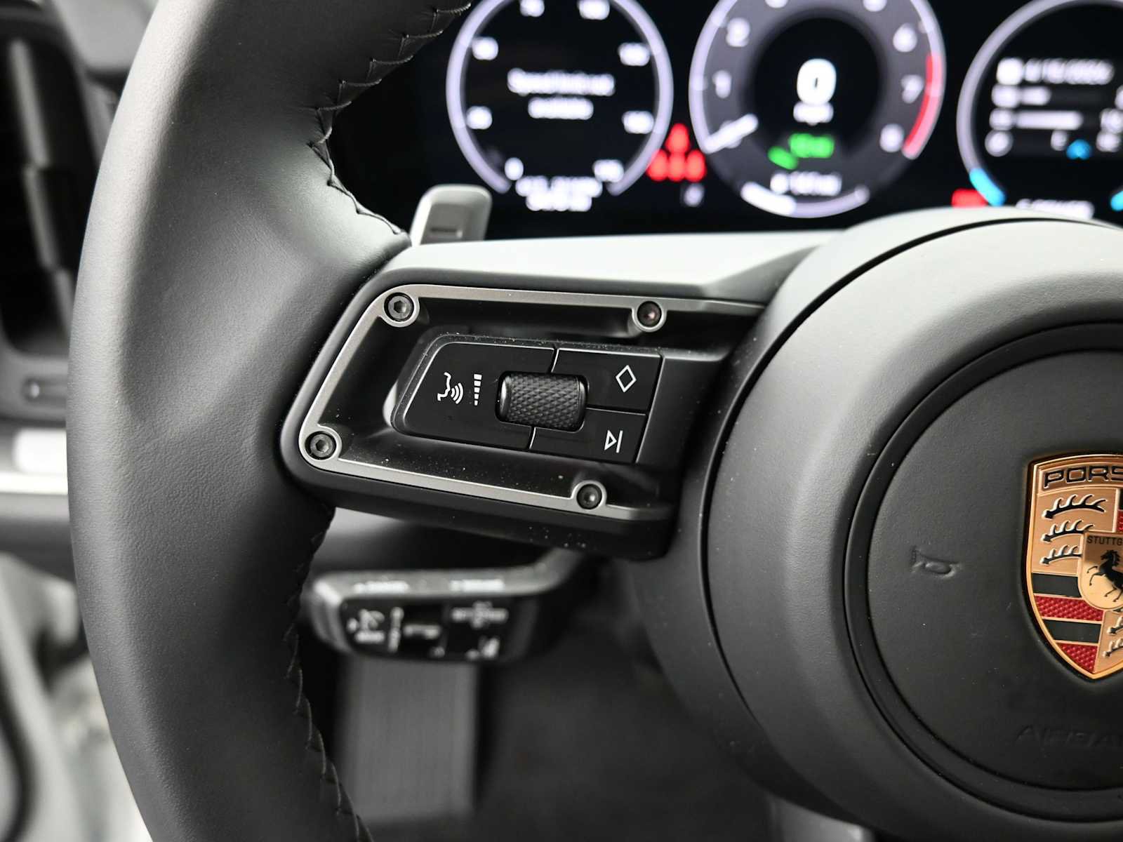 New 2025 Porsche Cayenne E-Hybrid Coupe AWD/4WD image 9