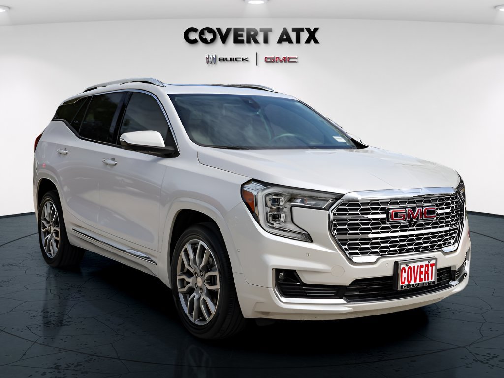 Used 2024 GMC Terrain Denali w/ Denali Premium Package AWD/4WD image 8