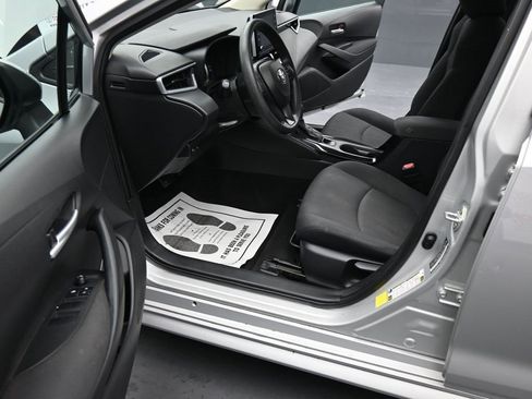 Used 2020 Toyota Corolla LE image 15