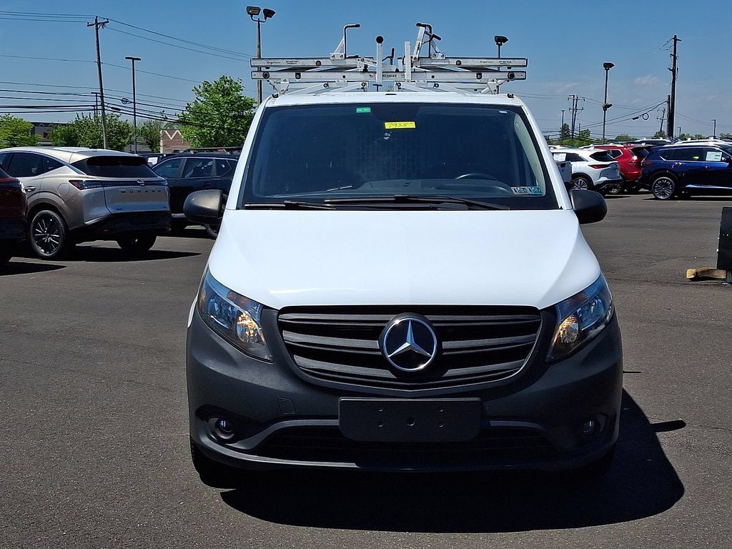 Used 2023 Mercedes-Benz Metris image 2