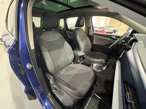 Used 2024 Volkswagen Taos SE w/ Panoramic Sunroof Package FWD image 43