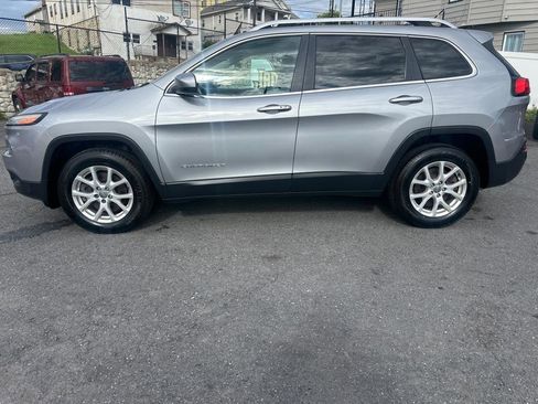 Used 2014 Jeep Cherokee Latitude w/ Comfort/Convenience Group AWD/4WD image 3