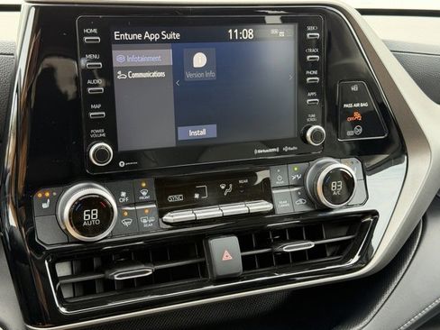 Used 2021 Toyota Highlander XLE image 27