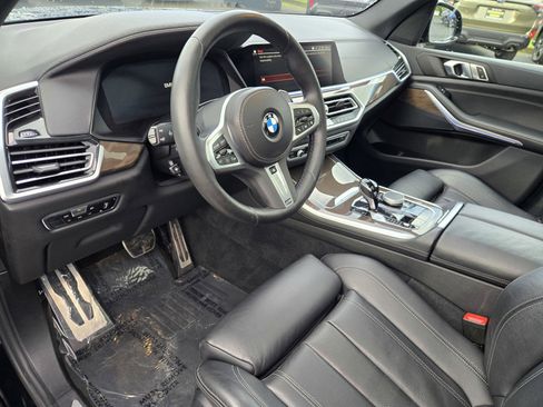 Used 2022 BMW X5 xDrive40i w/ M Sport Package image 11