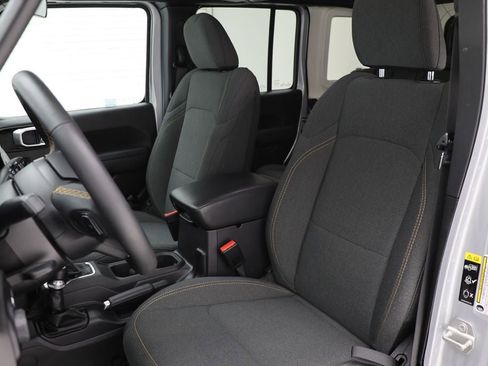 Used 2024 Jeep Wrangler Unlimited image 16