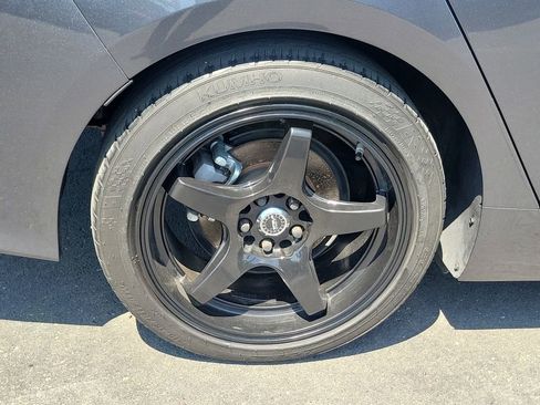 Used 2021 Toyota Prius Prime XLE FWD image 6