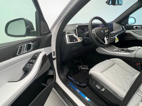 New 2026 BMW X5 xDrive40i w/ Premium Package AWD/4WD image 22