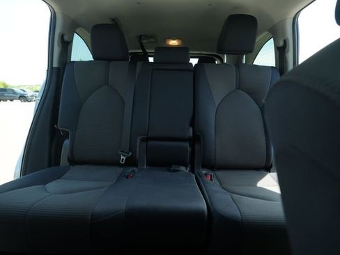 Used 2023 Toyota Highlander LE FWD image 32