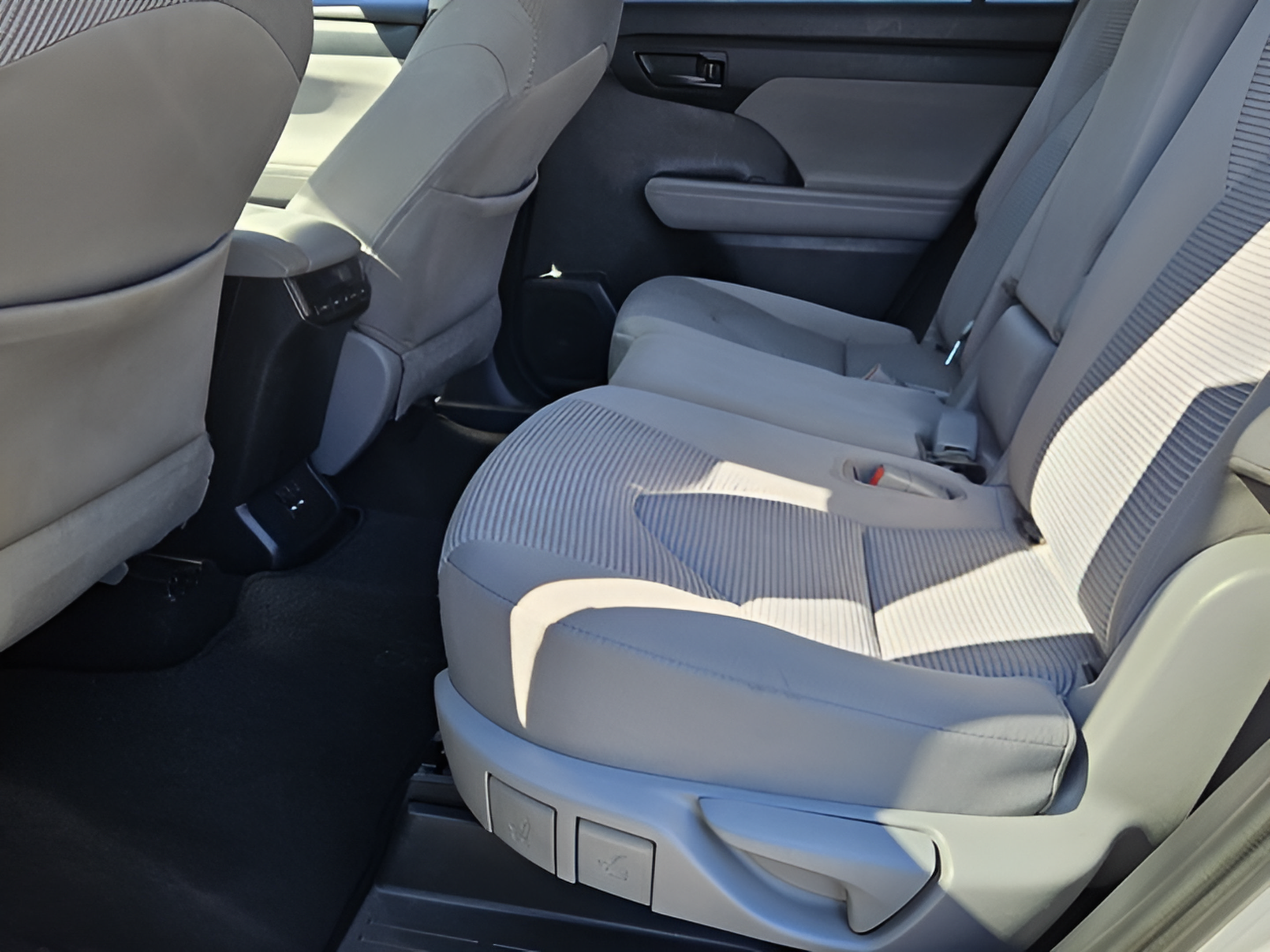 Certified 2020 Toyota Highlander L AWD/4WD image 10