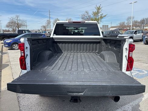 Used 2023 Chevrolet Silverado 2500 LT w/ Convenience Package image 3