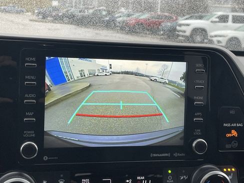 Used 2021 Toyota Highlander XLE image 48