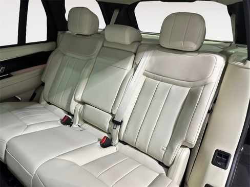 New 2025 Land Rover Range Rover Long Wheelbase SE image 13