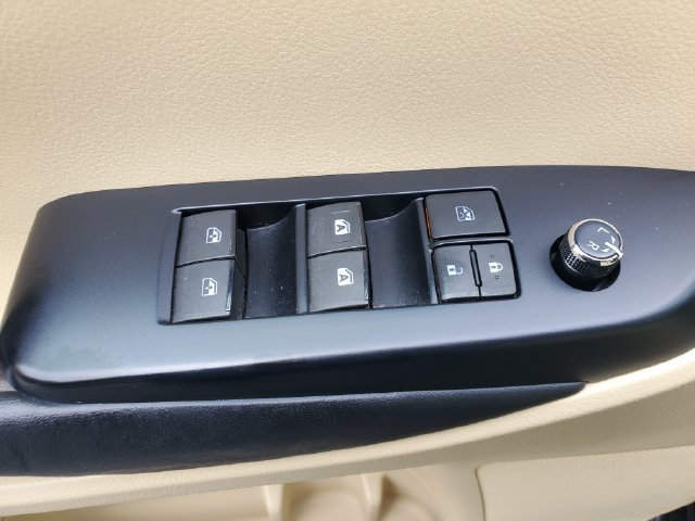 Used 2017 Toyota Highlander XLE AWD/4WD image 15