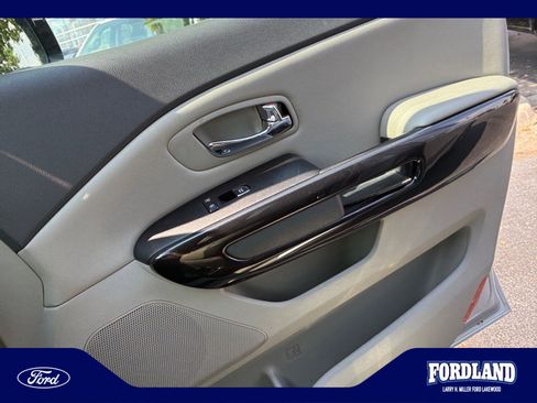 Used 2017 Kia Sedona SX FWD image 16