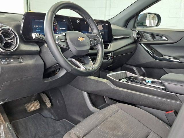 Used 2025 Chevrolet Equinox LT FWD image 8