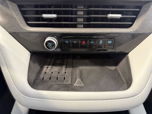 Certified 2025 Ford Explorer Platinum w/ Ultimate Package image 24