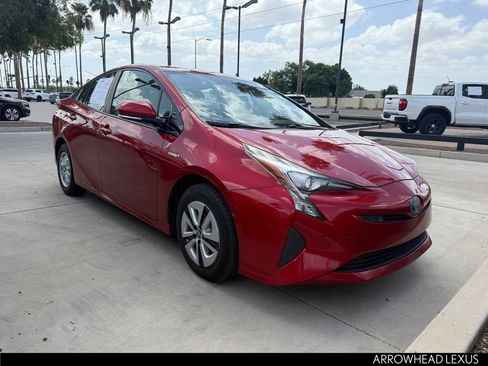 Used 2017 Toyota Prius Two w/ Prius Two Safety Plus Package FWD image 5