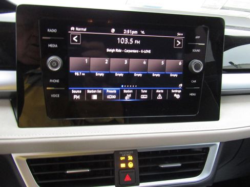 New 2026 Volkswagen Taos SE image 16