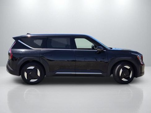 Used 2024 Kia EV9 Light Long Range RWD image 3