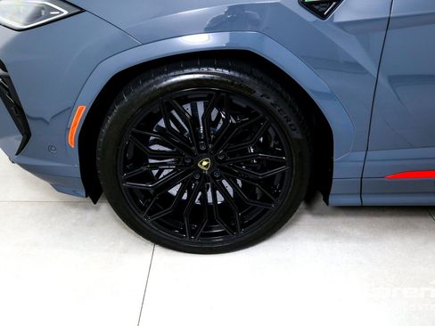 Used 2025 Lamborghini Urus SE AWD/4WD image 39