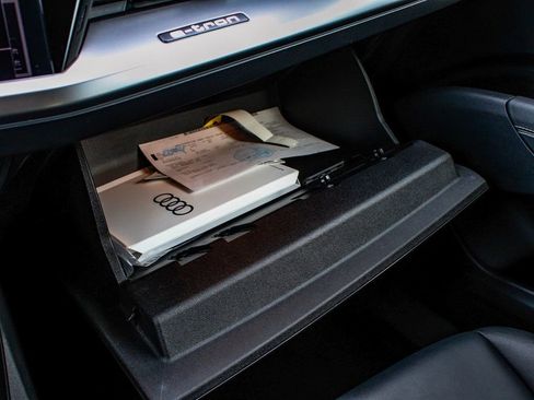 Used 2024 Audi Q4 e-tron Premium Plus w/ Premium Plus image 18