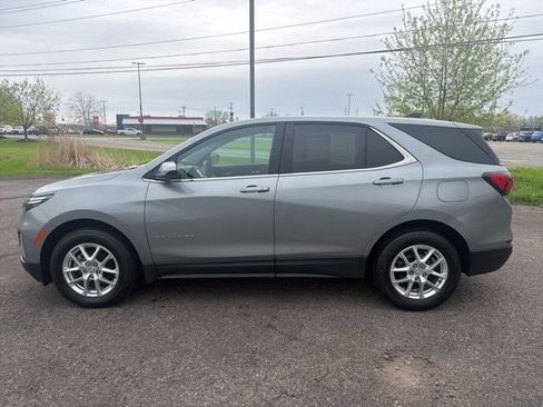 Used 2024 Chevrolet Equinox LT AWD/4WD image 2