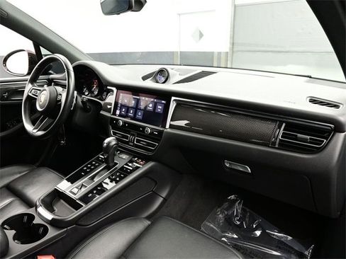 Used 2022 Porsche Macan image 19
